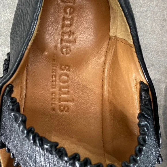 Gentle Souls By Kenneth Cole Women's Black Leather Luca Ruffled Strap Flats SZ 6